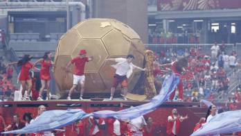 Artistas se presentan en la inauguración del Mundial de la FIFA 2026 este viernes, en el estadio BMO Field de Toronto (Canadá).