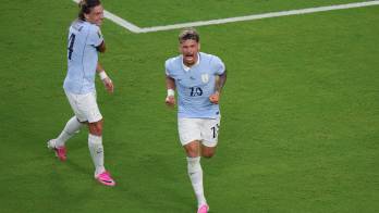 Maxi Araújo celebra su gol con Uruguay.