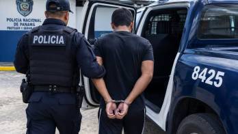 la Fiscalía presentó elementos periciales, testimoniales y documentales durante la audiencia en la que se acreditó la responsabilidad penal del acusado.