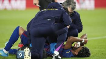 El delantero del FC Barcelona Lamine Yamal se lamenta tras la lesión que corta su gran momento, aunque mantiene la esperanza de llegar al Mundial 2026.