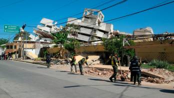 Remoción de escombros tras terremoto