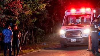 Las autoridades de tránsito iniciaron los peritajes para determinar las causas exactas del hecho.
