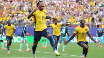 Gonzalo Plata de Ecuador celebra su gol.