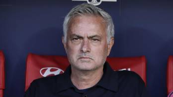 El entrenador del Real Madrid, José Mourinho, durante el partido de LaLiga EA Sports entre Atlético de Madrid y Real Madrid celebrado este domingo en el del estadio Riyadh Air Metropolitano de la capital española.