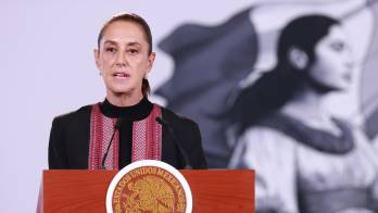 La presidenta de México, Claudia Sheinbaum, habla durante una rueda de prensa este jueves en Palacio Nacional de la Ciudad de México (México). EFE/Mario Guzmán