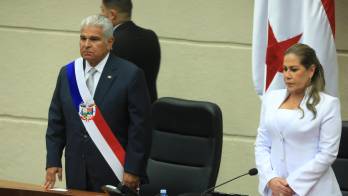 El mandatario José Raúl Mulino y la diputada Shirley Castañedas, nueva presidenta de la Asamblea.