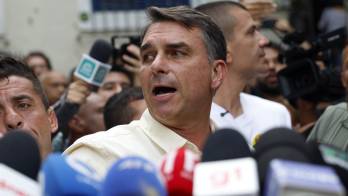 Flavio Bolsonaro perdió las elecciones presidenciales este domingo 25 de octubre. EFE/ Antonio Lacerda