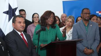 Miércoles 12 de agosto: La ministra Molinar dio a conocer la salida del cargo en una conferencia.