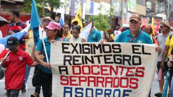 Los educadores aseguran que aún no tienen claridad sobre su situación laboral y siguen exigiendo justicia.