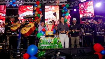El evento fue una celebración en grande y un lleno cmpleto.