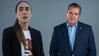A la izquierda, Sofía Vela, quien realizó la denuncia que desató la controversia; a la derecha, Rafael Poveda, señalado en las acusaciones que han generado revuelo en el periodismo colombiano.