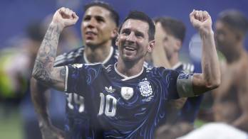 Lionel Messi, de Argentina, celebra la victoria ante Inglaterra.