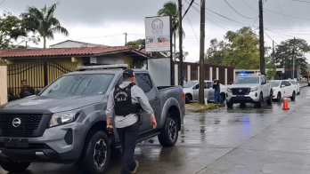 El ataque ocurrió en una zona céntrica de Colón, donde la víctima fue sorprendida por su agresor.
