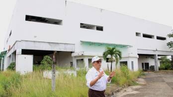El ministro Fernando Boyd Galindo durante un recorrido por la Región de Salud de Panamá Oeste.