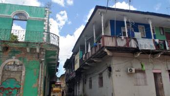 Moradores y transeúntes denuncian el abandono y el lento avance de las obras entre calle 15 y calle 12 de Santa Ana