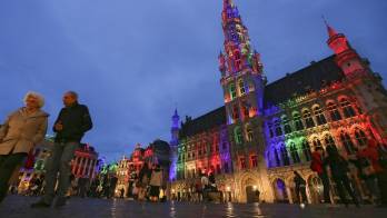 Bruselas iluminará la Grand Place con colores LGTBIQ tras polémica con UEFA