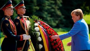 Merkel admite que habrá que dialogar con los talibanes para salvar vidas