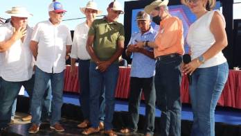 En Los Santos, más de 60 pescadores reciben apoyo del gobierno