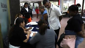 Alcaldía de Panamá entrega 500 permisos para trabajadores informales