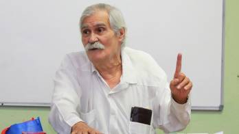 El profesor Milciades Ortíz es el primer egresado de la Escuela de Periodismo, además fue decano y profesor de FACOS
