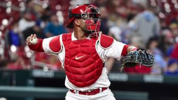 Iván Herrera receptor de los Cardenales de San Luis