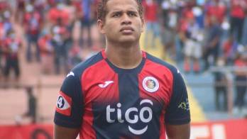 Actualmente defiende los colores del Club Deportivo FAS, de El Salvador.