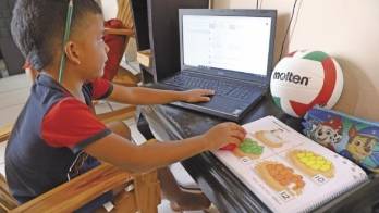 La mayoría de los estudiantes siguen con clases virtuales.