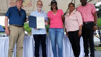 Alcaldía entrega orden de proceder para la construcción de veredas en&nbsp;el área este y norte&nbsp;