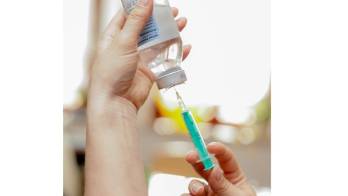 Pediatras incentivan a vacunar a niños y niñas contra el papiloma