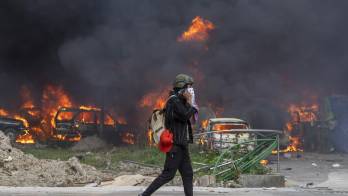 Nepal | Muere quemada la esposa de un ex primer ministro durante un ataque a su vivienda