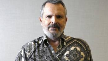 Miguel Bosé confirma que sujetos armados lo asaltaron en su casa en México