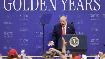 El presidente de Estados Unidos, Donald J. Trump, pronuncia unas palabras durante un acto con personas mayores en Florida.