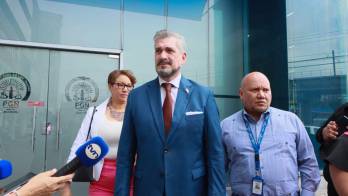 El viceministro Administrativo de Educación encargado, Luis Herrera, interpuso la denuncia ante el Ministerio Público por presunto delito contra la fe pública.