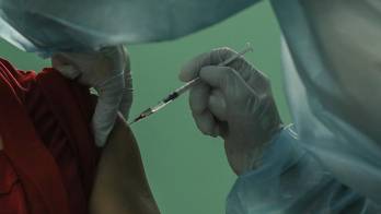 La vacuna previene muertes y morbilidad grave causada por la infección por el virus de la Influenza.