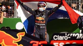 Max Verstappen fue presentado como ídolo nacional al ganar en su país la carrera de hoy, y destronar a Hamilton.