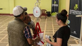 Presentan campamento móvil y clínicas para atender desnutrición en Guatemala