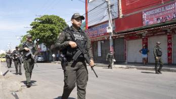 Policías custodian calles ante violencia