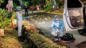 El verdugo de estas dos personas asesinadas en Pedregal no ha sido capturada y se mantienen operativos para dar con su paradero.