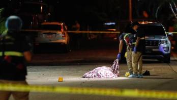 La Policía Nacional e investigadores del Ministerio Público acordonaron la escena