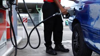 En Panamá y Colón, el litro de gasolina de 95 octanos desde mañana tendrá un precio máximo de $1.384; la de 91 octanos llegará a $1.287 y el diésel ULS alcanzará $1.530.
