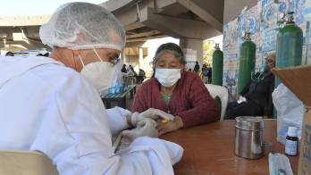 Ómicron dispara la pandemia en Centroamérica y crece la demanda de pruebas