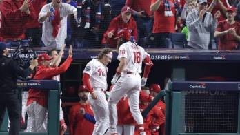 Anoche hubo fiesta de cuadrangulares en Filadelfia.