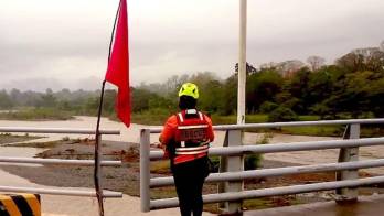 Personal del Sinaproc mantiene vigilancia preventiva en el río Teribe.
