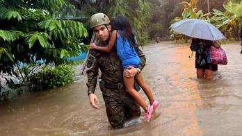Senafront evacúa a familias afectadas por inundaciones en Barú