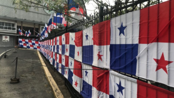 Asamblea aclara la razón por la que colocaron banderas en la cerca perimetral