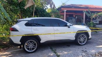 Policía Nacional localiza vehículo relacionado con el ataque a un bus en Arraiján, donde el conductor del transporte resultó herido.