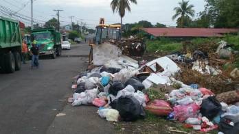 En el operativo se utilizaron 24 camiones compactadores, 5 camiones volquetes, 1 camión frontal, 2 retroexcavadoras y el apoyo de camiones rejilla los cuales pueden &nbsp;entrar a veredas pequeñas..