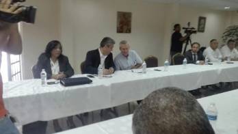 Ministros Mayo, Paredes y Alemán inician la mesa de diálogo en Colón&nbsp;​