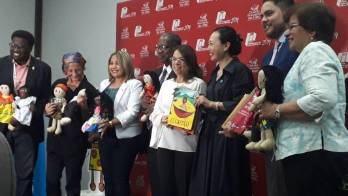 Ministra de Educación participó en acto.