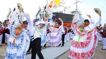 Estudiantes del Moisés Castillo Ocaña hicieron una presentación folclórica en honor al Canal de Panamá.